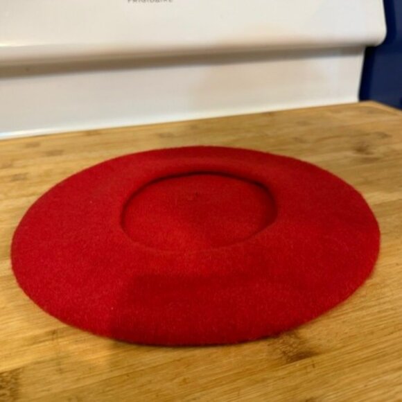 Retro Wool Red Beret - Picture 11 of 16